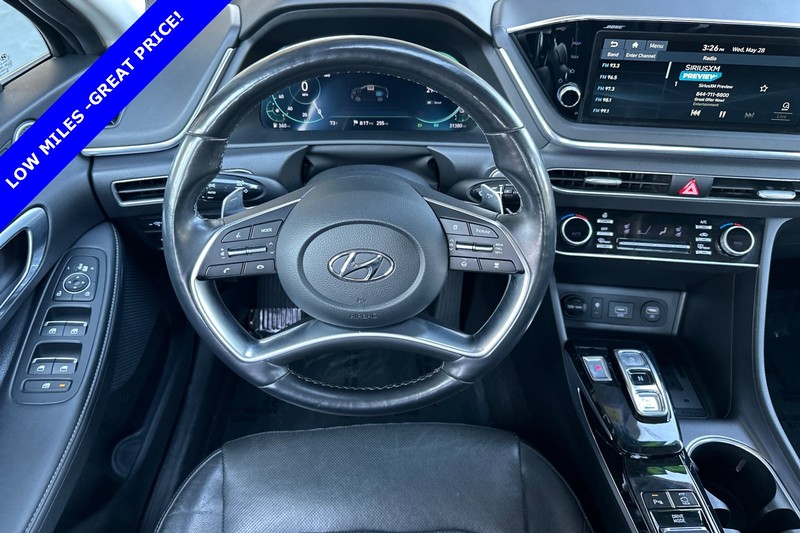 Hyundai Sonata Hybrid Vehicle Full-screen Gallery Image 14