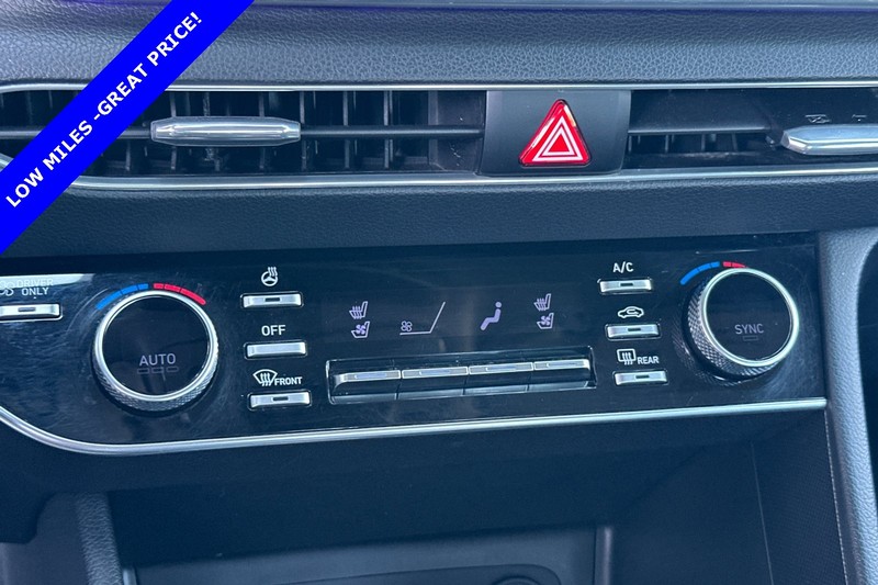 Hyundai Sonata Hybrid Vehicle Full-screen Gallery Image 20