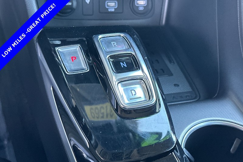 Hyundai Sonata Hybrid Vehicle Full-screen Gallery Image 21