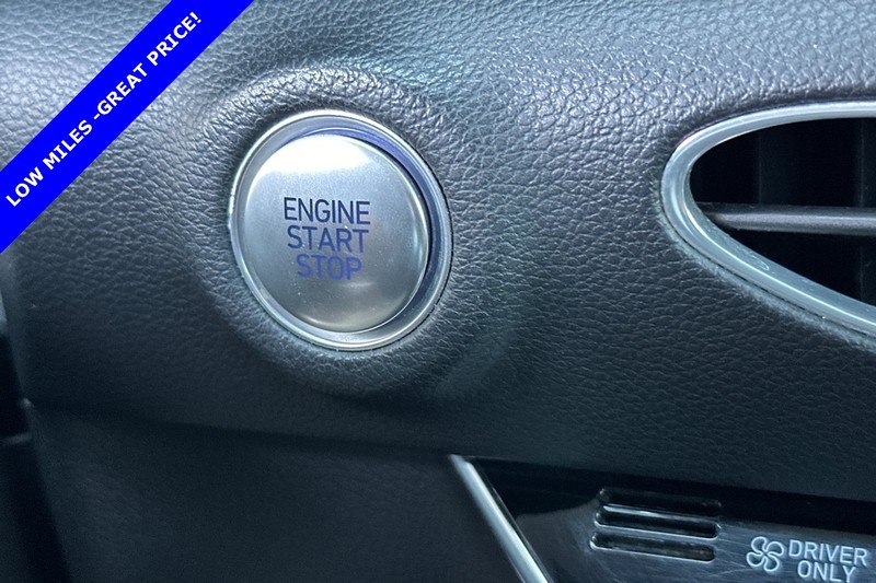 Hyundai Sonata Hybrid Vehicle Full-screen Gallery Image 22