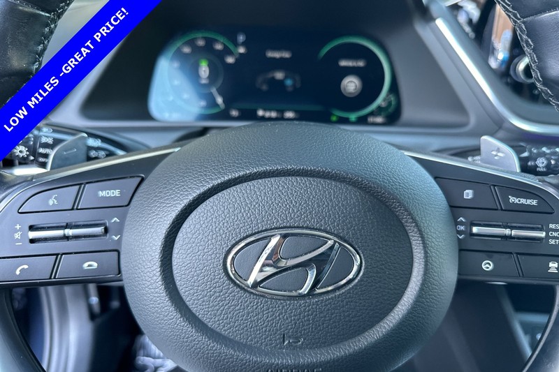 Hyundai Sonata Hybrid Vehicle Full-screen Gallery Image 23