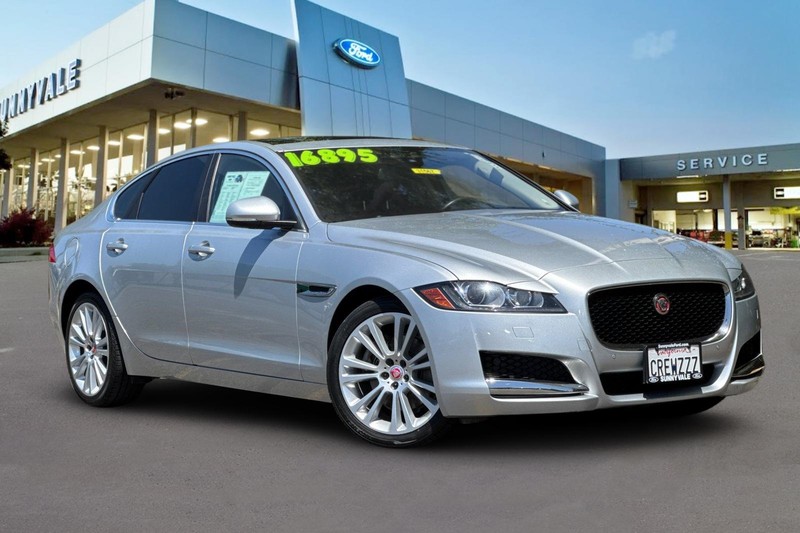 Jaguar XF Vehicle Full-screen Gallery Image 02