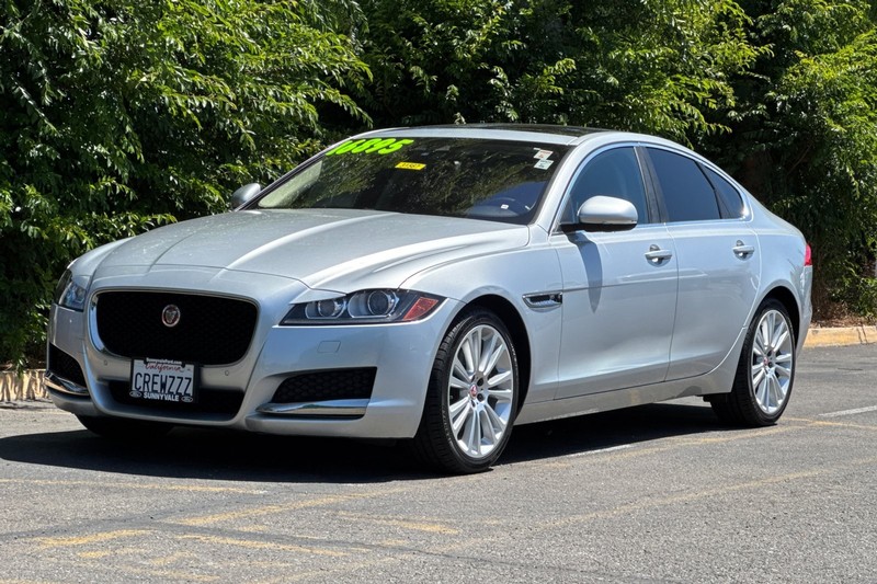 Jaguar XF Vehicle Full-screen Gallery Image 08