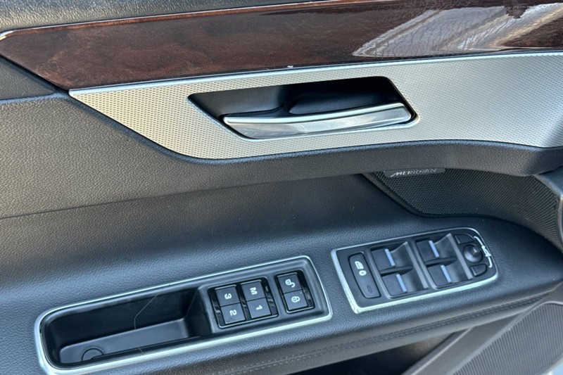 Jaguar XF Vehicle Full-screen Gallery Image 11