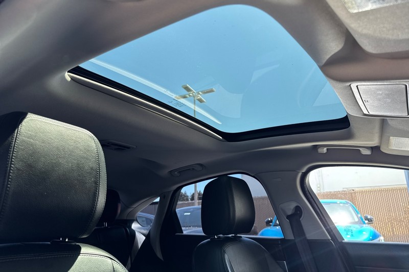 Jaguar XF Vehicle Full-screen Gallery Image 16