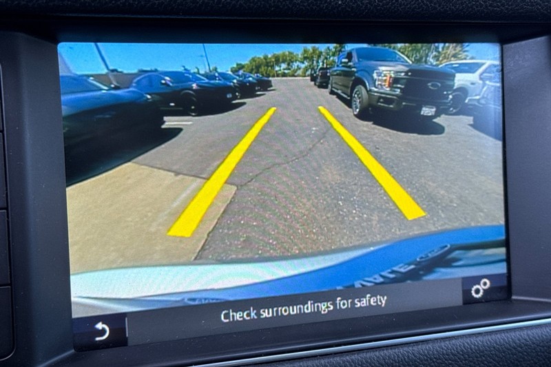 Jaguar XF Vehicle Full-screen Gallery Image 19