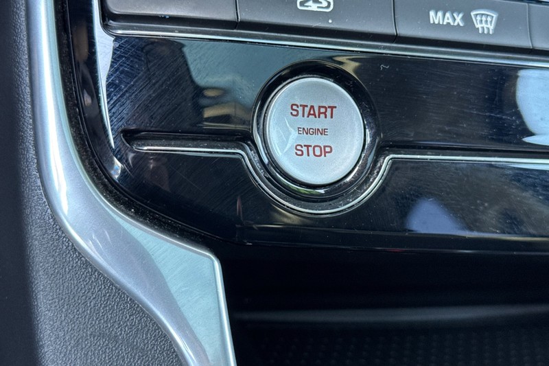 Jaguar XF Vehicle Full-screen Gallery Image 22