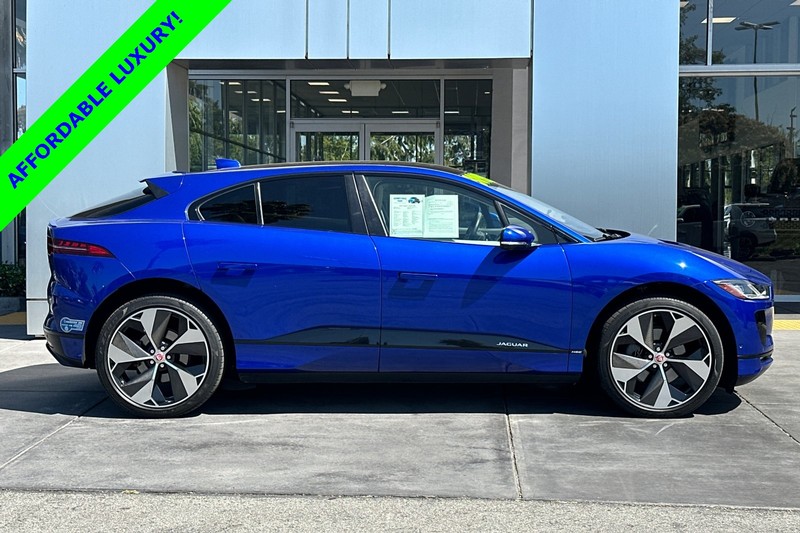 Jaguar I-PACE Vehicle Full-screen Gallery Image 03