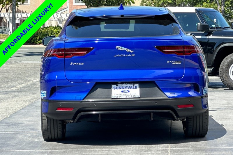 Jaguar I-PACE Vehicle Full-screen Gallery Image 05