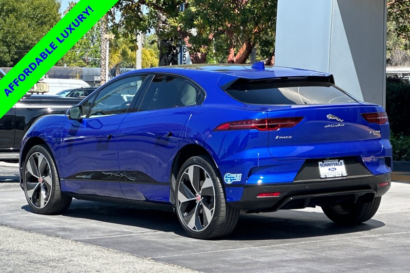 Jaguar I-PACE Vehicle Full-screen Gallery Image 06