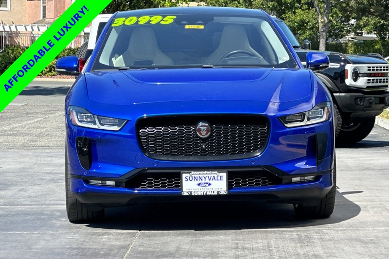 Jaguar I-PACE Vehicle Full-screen Gallery Image 09