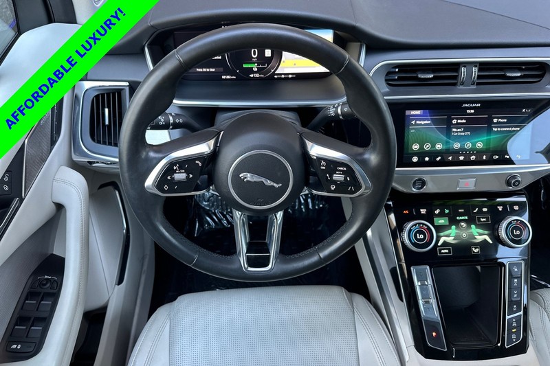 Jaguar I-PACE Vehicle Full-screen Gallery Image 14