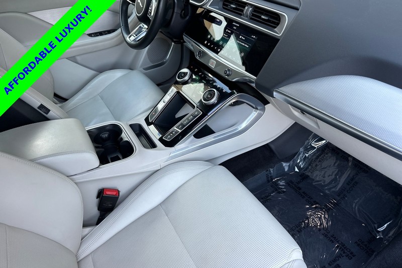 Jaguar I-PACE Vehicle Full-screen Gallery Image 16
