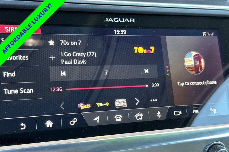 Jaguar I-PACE Vehicle Full-screen Gallery Image 18