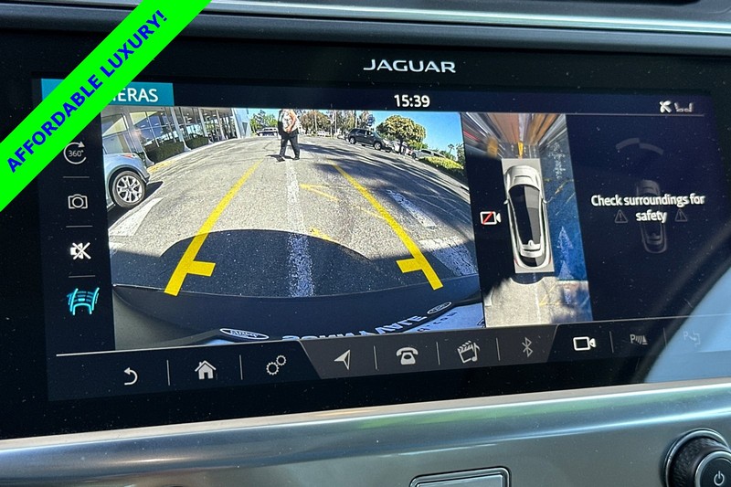 Jaguar I-PACE Vehicle Full-screen Gallery Image 20