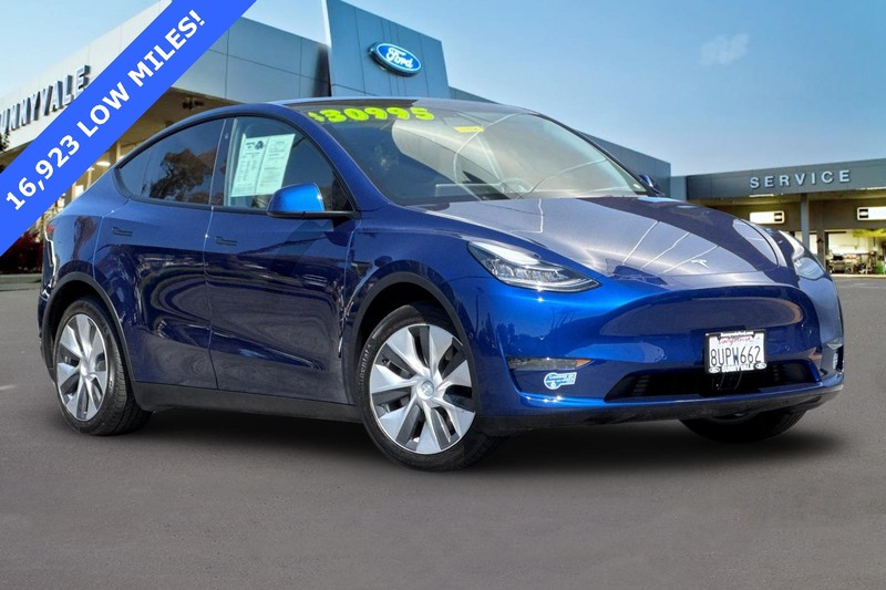 Tesla Model Y Vehicle Full-screen Gallery Image 02