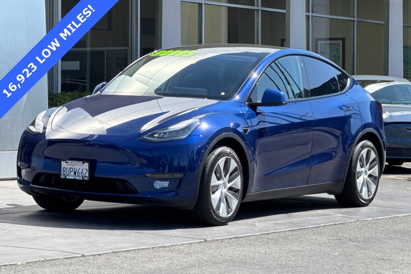 Tesla Model Y Vehicle Full-screen Gallery Image 08