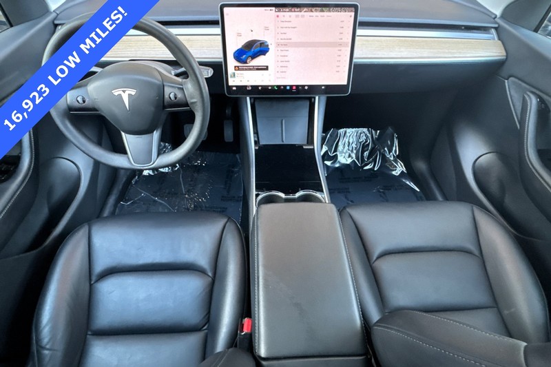 Tesla Model Y Vehicle Full-screen Gallery Image 13