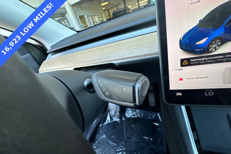 Tesla Model Y Vehicle Full-screen Gallery Image 22