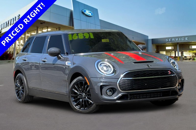 MINI Clubman Vehicle Full-screen Gallery Image 02