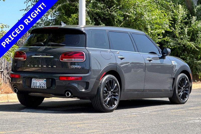 MINI Clubman Vehicle Full-screen Gallery Image 04