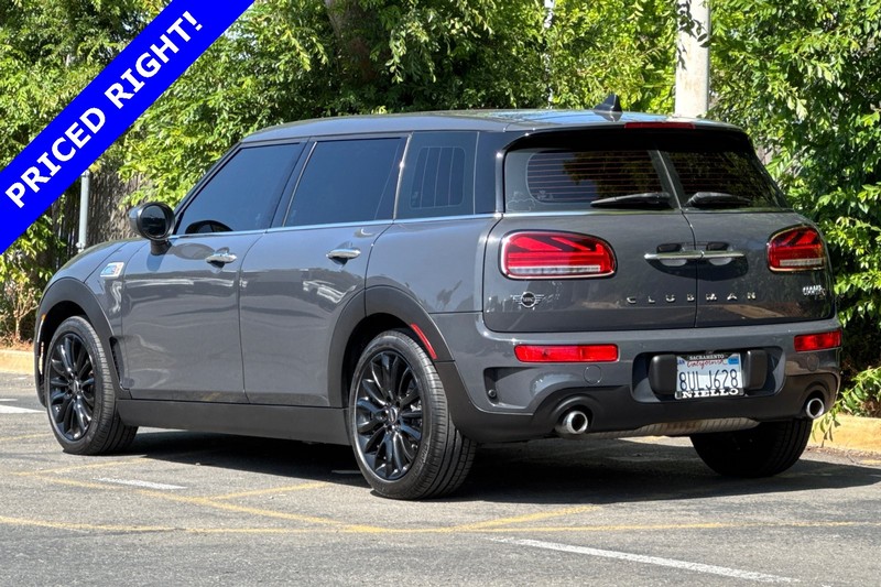 MINI Clubman Vehicle Full-screen Gallery Image 06