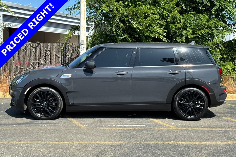 MINI Clubman Vehicle Full-screen Gallery Image 07