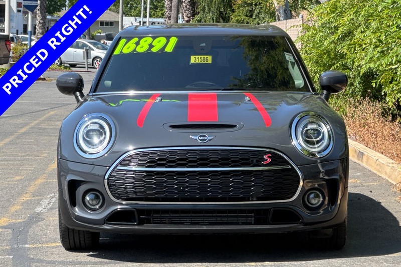 MINI Clubman Vehicle Full-screen Gallery Image 09