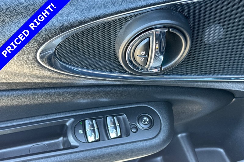 MINI Clubman Vehicle Full-screen Gallery Image 11
