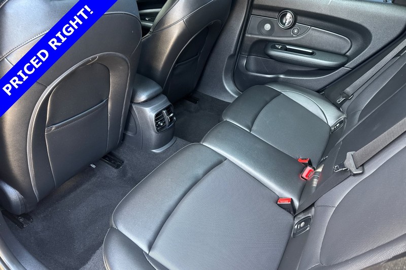 MINI Clubman Vehicle Full-screen Gallery Image 12