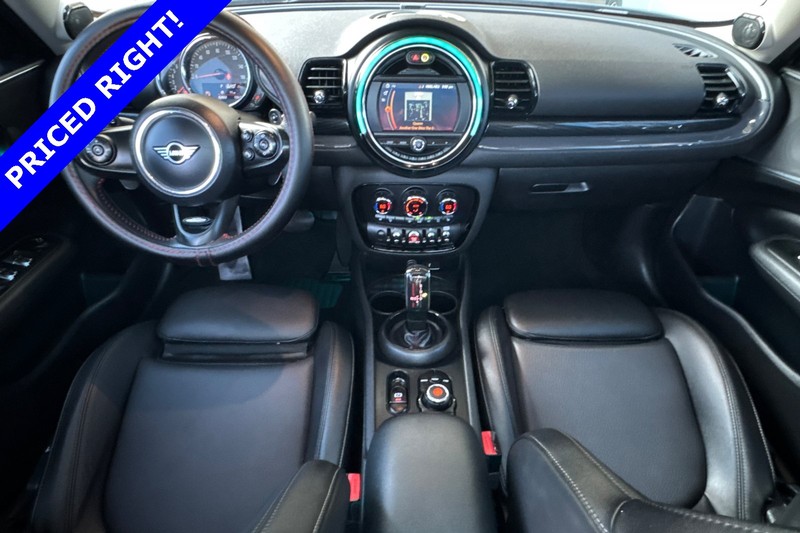MINI Clubman Vehicle Full-screen Gallery Image 13
