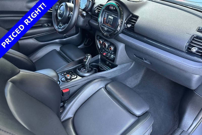 MINI Clubman Vehicle Full-screen Gallery Image 16