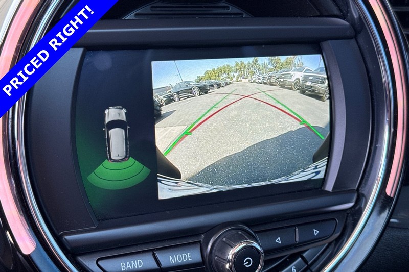 MINI Clubman Vehicle Full-screen Gallery Image 19