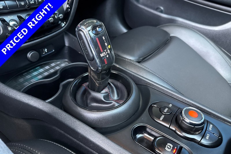 MINI Clubman Vehicle Full-screen Gallery Image 21