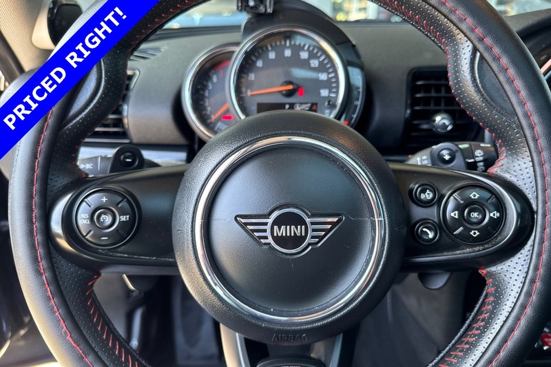 MINI Clubman Vehicle Full-screen Gallery Image 23