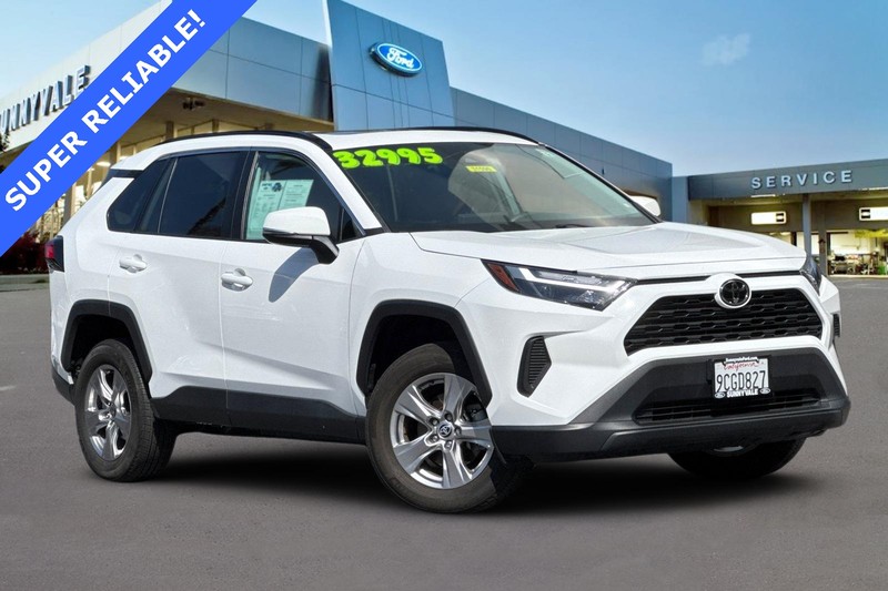 Toyota RAV4 Vehicle Full-screen Gallery Image 02