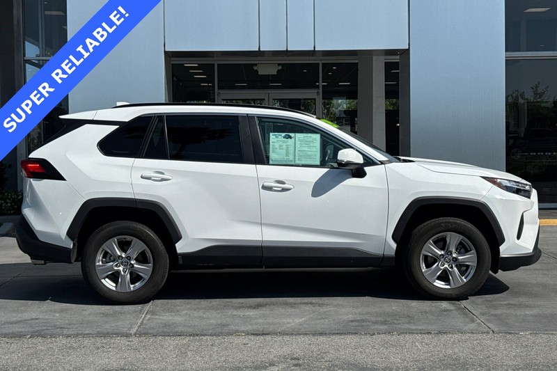 Toyota RAV4 Vehicle Full-screen Gallery Image 03