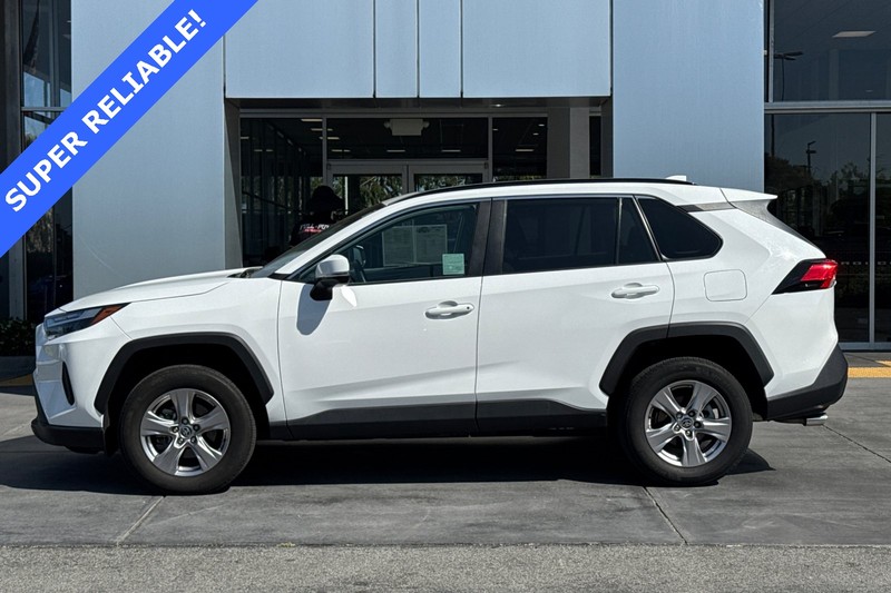 Toyota RAV4 Vehicle Full-screen Gallery Image 07
