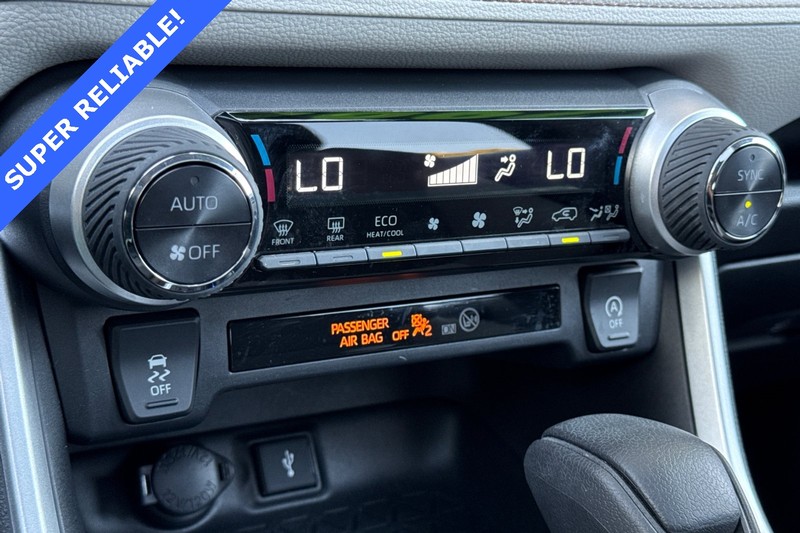 Toyota RAV4 Vehicle Full-screen Gallery Image 20