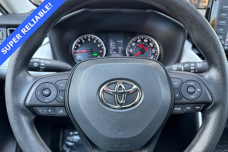 Toyota RAV4 Vehicle Full-screen Gallery Image 23