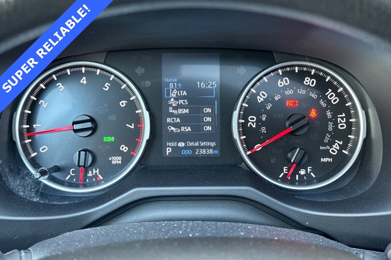 Toyota RAV4 Vehicle Full-screen Gallery Image 24
