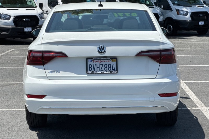 Volkswagen Jetta Vehicle Full-screen Gallery Image 05