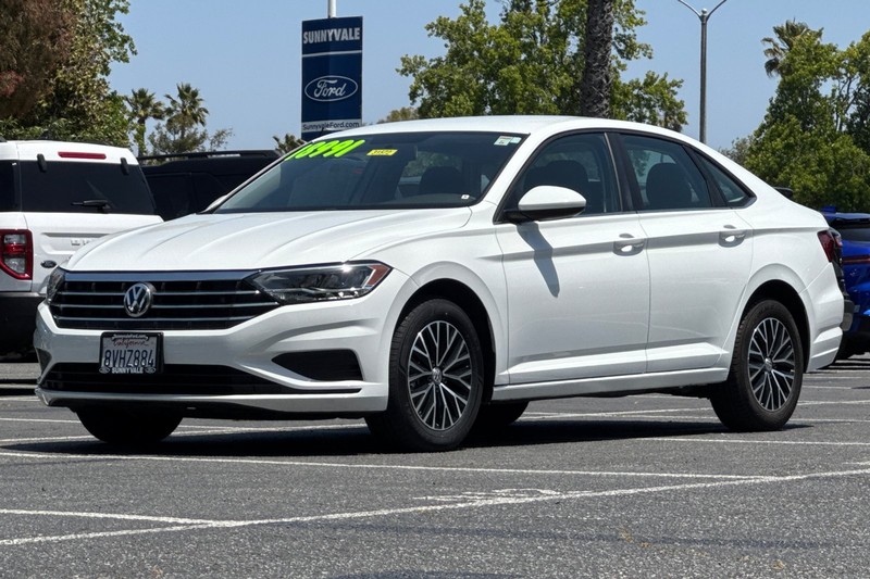Volkswagen Jetta Vehicle Full-screen Gallery Image 08