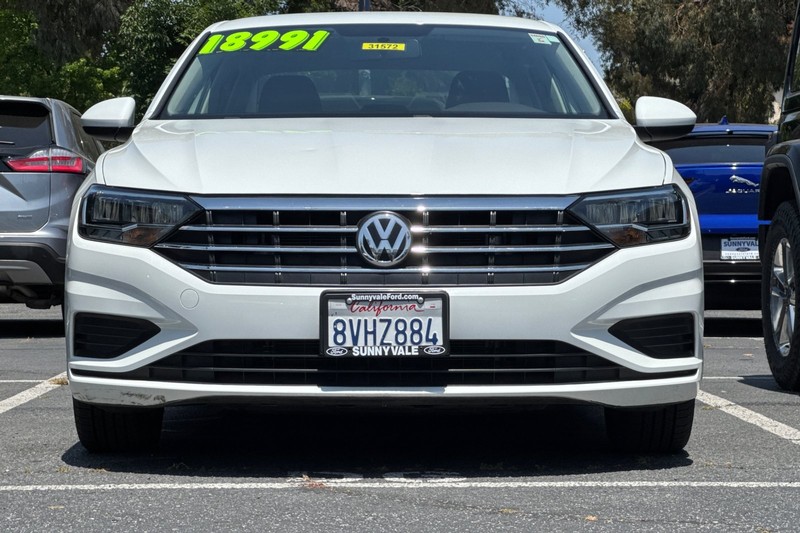 Volkswagen Jetta Vehicle Full-screen Gallery Image 09