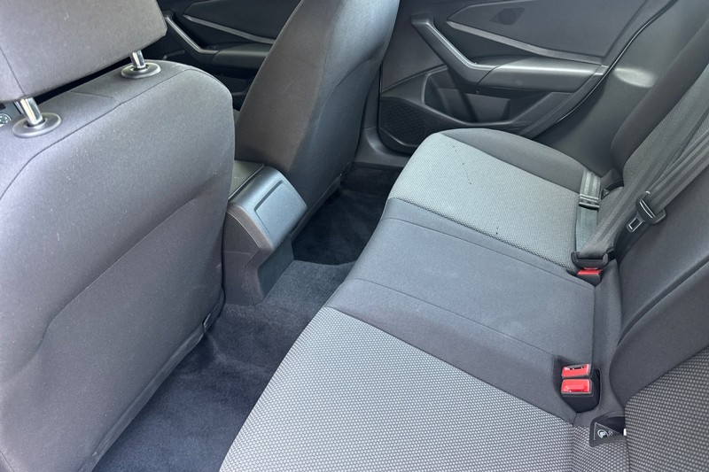 Volkswagen Jetta Vehicle Full-screen Gallery Image 12