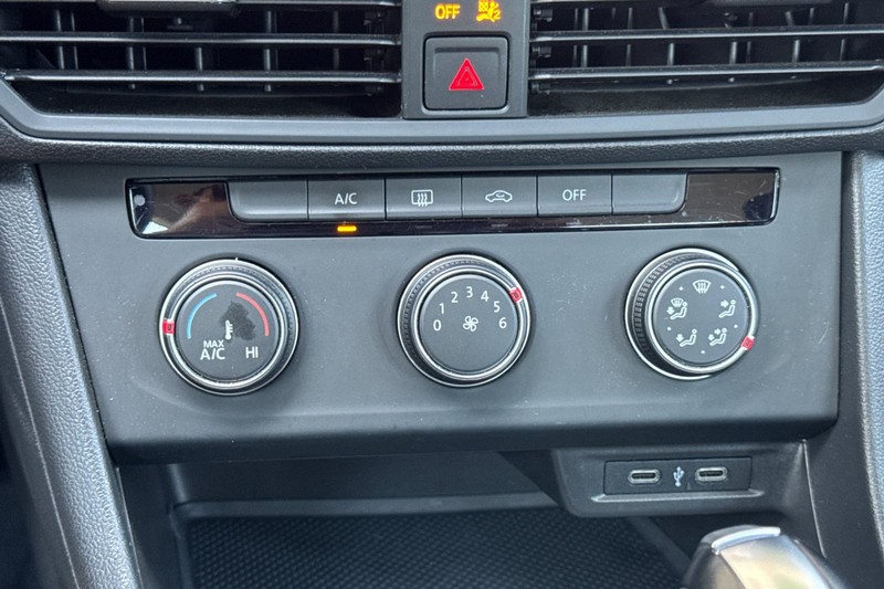 Volkswagen Jetta Vehicle Full-screen Gallery Image 19