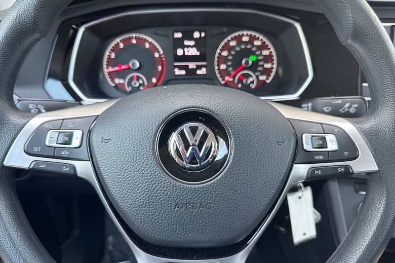 Volkswagen Jetta Vehicle Full-screen Gallery Image 21