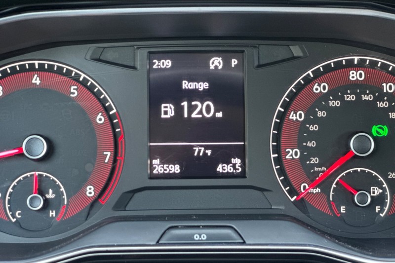 Volkswagen Jetta Vehicle Full-screen Gallery Image 23