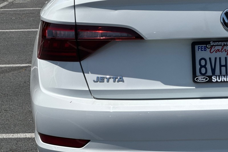 Volkswagen Jetta Vehicle Full-screen Gallery Image 25