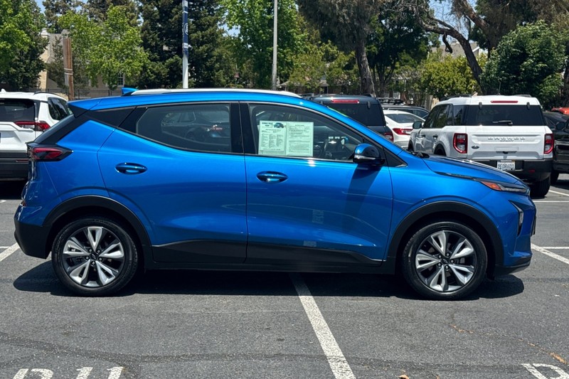 Chevrolet Bolt EUV Vehicle Full-screen Gallery Image 03